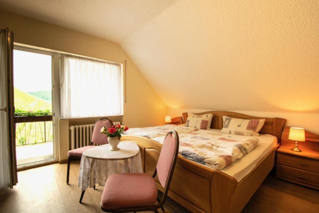 Hôtel Wein Und Gastehaus Marlene Pohl à Kinheim Extérieur photo