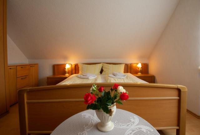 Hôtel Wein Und Gastehaus Marlene Pohl à Kinheim Extérieur photo