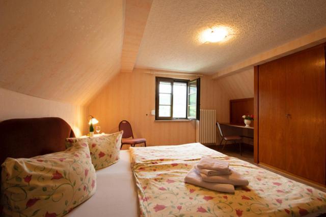 Hôtel Wein Und Gastehaus Marlene Pohl à Kinheim Extérieur photo