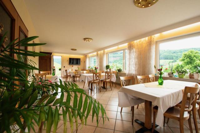 Hôtel Wein Und Gastehaus Marlene Pohl à Kinheim Extérieur photo